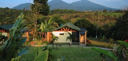 Tenorio Lodge Bungalow mit Blick zum Vulkan Tenorio