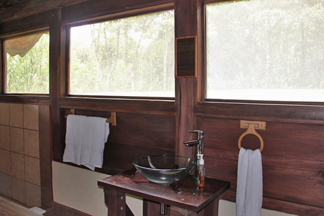 La Anita Rainforest Lodge Badezimmer