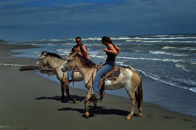 Samasati: Pferdereiten am Strand