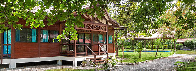 Kenaki Lodge – Bungalow, Eingang