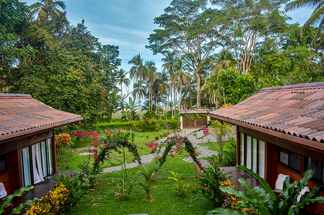 Kenaki Lodge – Garten mit Meerblick
