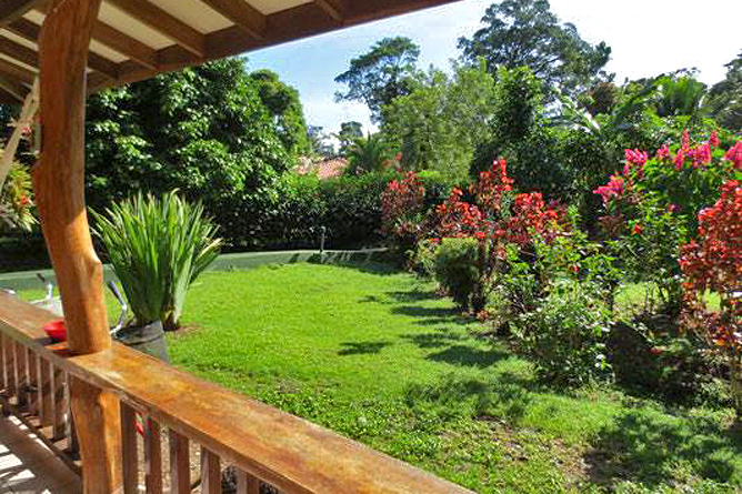 Coco Loco Garten Aussicht von Bungalow Veranda
