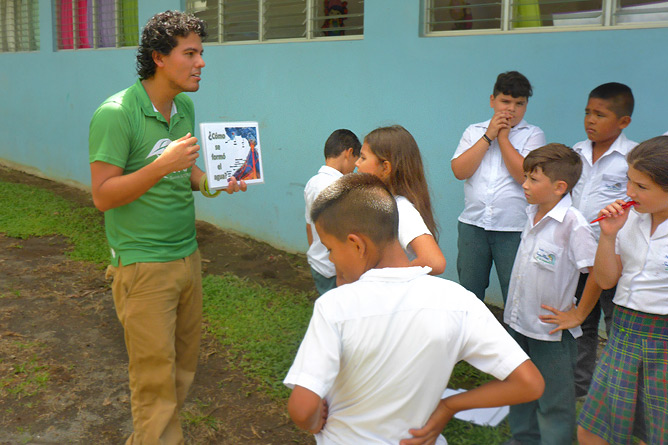 Sonati_ Aktivitäten Schule mit Luis Guilermo