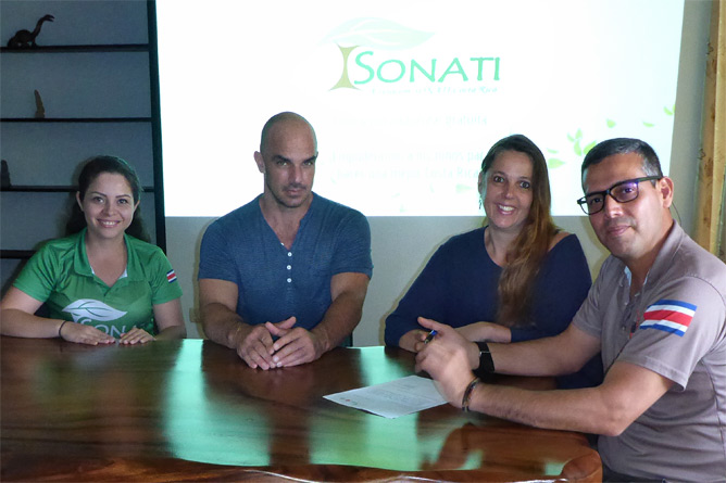 Sonati Unterzeichnung Fördermitgliedschaft Pura Vida Travel